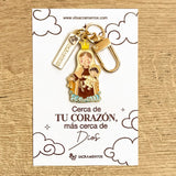 Virgen del Carmen enamel keychain charm with carabiner clasp on illustrated presentation card — VII Sacramentos Catholic gifts from Colombia