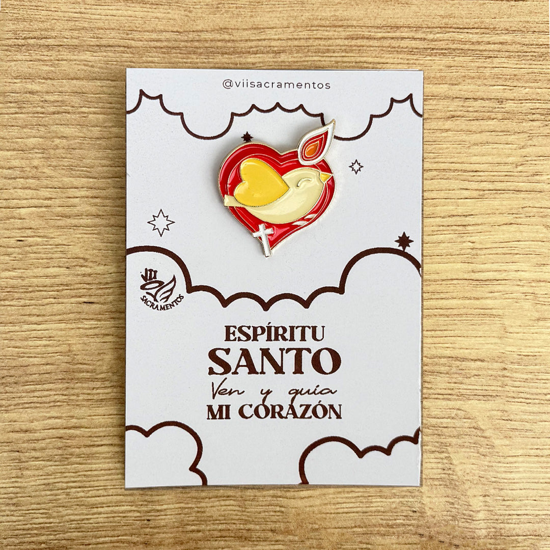 Holy Spirit dove enamel pin Espíritu Santo Catholic confirmation pin kawaii style VII Sacramentos handmade resin coated 3.2 cm devotional jewelry