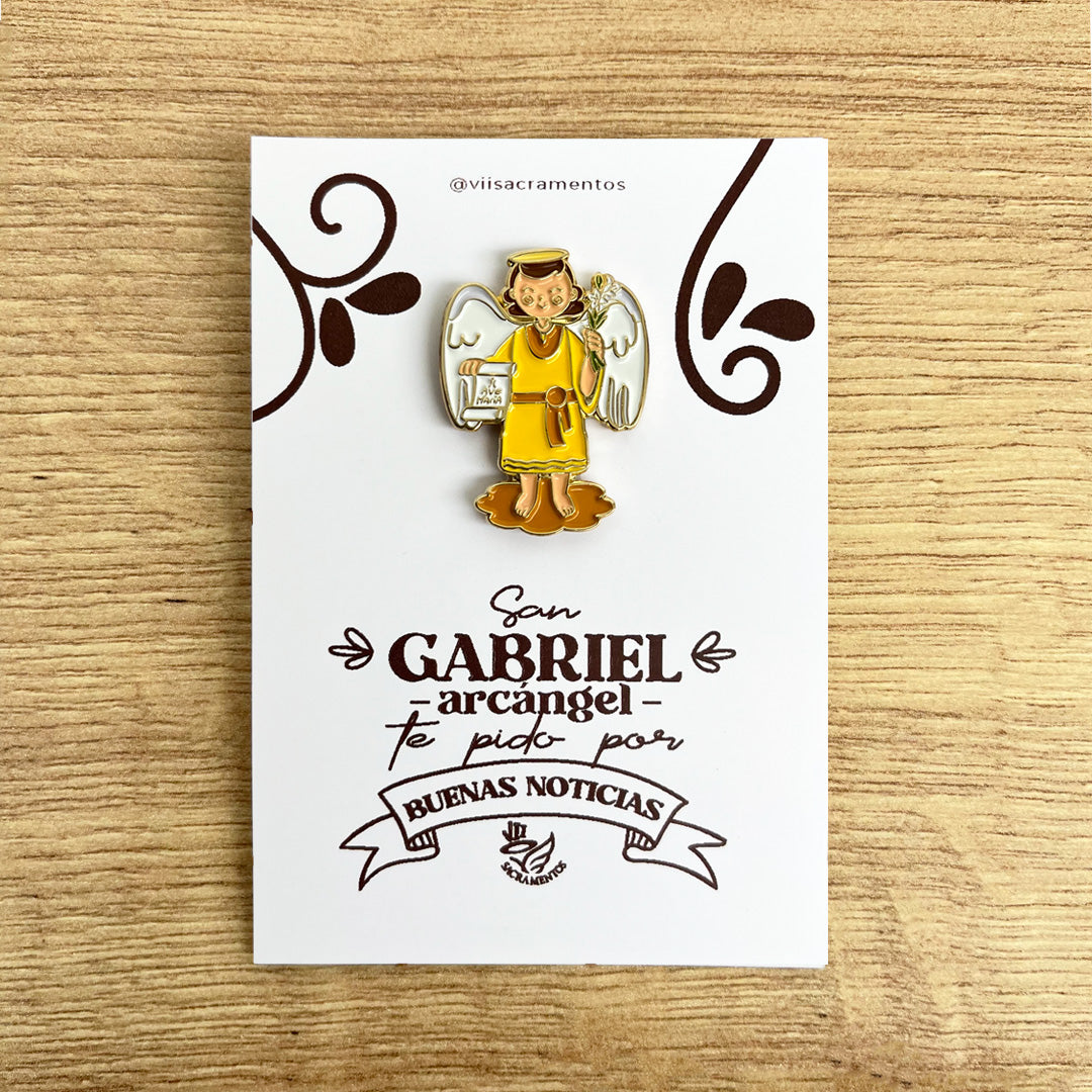 Archangel Gabriel enamel pin San Gabriel Arcángel Catholic pin kawaii style VII Sacramentos handmade resin coated 3.2 cm devotional jewelry