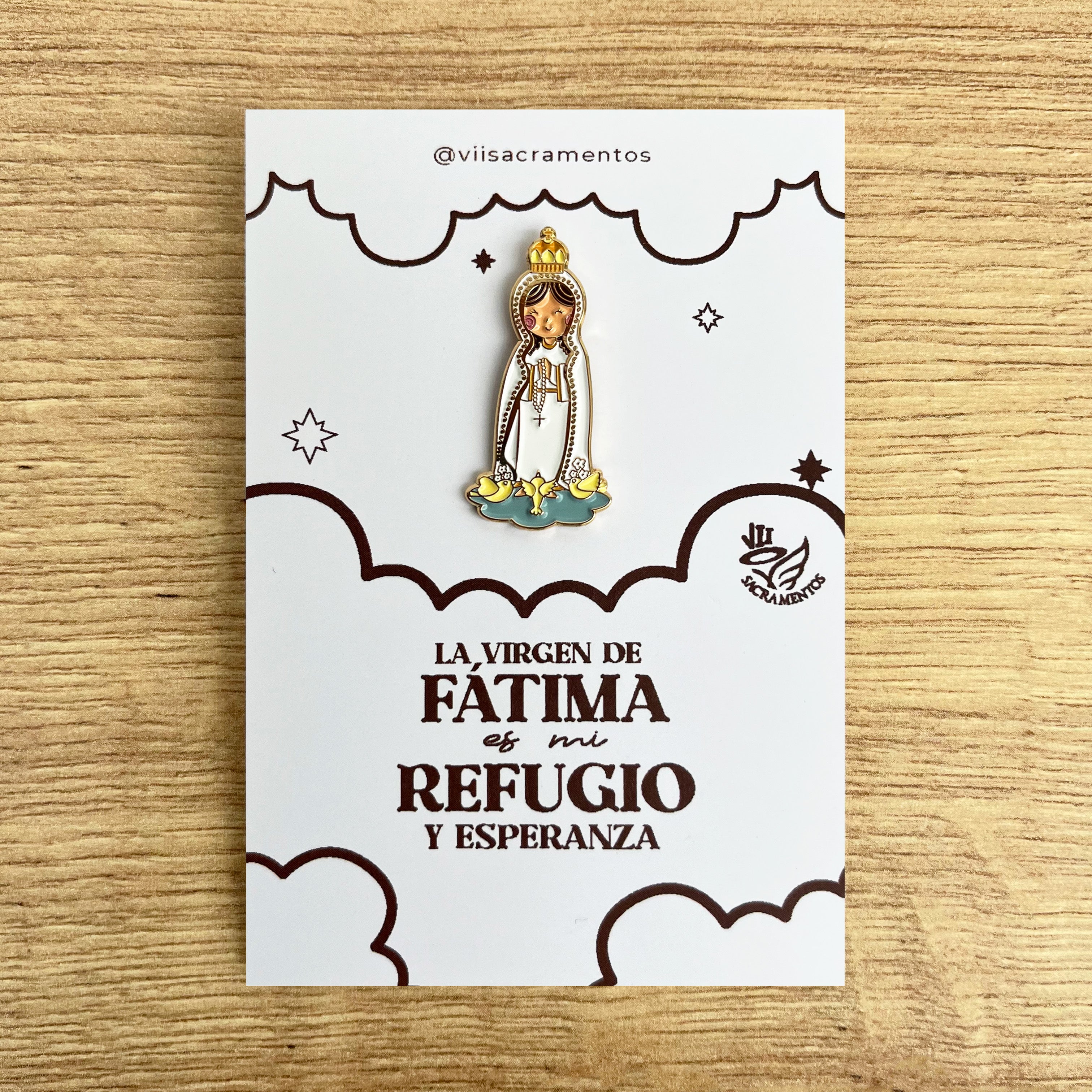 Our Lady of Fatima enamel pin with kawaii illustration on presentation card — VII Sacramentos Catholic gifts from Colombia