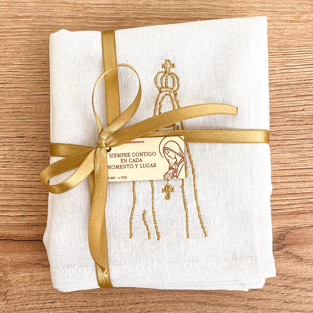 Set of 2 White Linen Napkins with Embroidery of Our Lady of Fátima