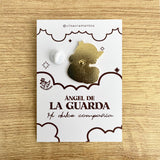 Guardian Angel enamel pin Ángel de la Guarda Catholic protection pin kawaii style VII Sacramentos handmade resin coated 3.2 cm devotional jewelry