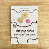 Divine Child Jesus enamel pin Divino Niño Catholic pin kawaii style VII Sacramentos handmade resin coated 3.2 cm devotional jewelry
