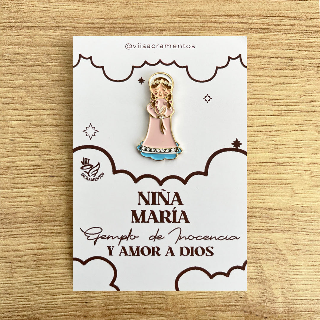 Child Mary enamel pin kawaii style VII Sacramentos niña María Catholic pin handmade resin coated 3.3 cm devotional jewelry