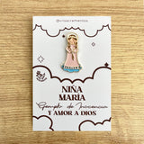 Child Mary enamel pin kawaii style VII Sacramentos niña María Catholic pin handmade resin coated 3.3 cm devotional jewelry