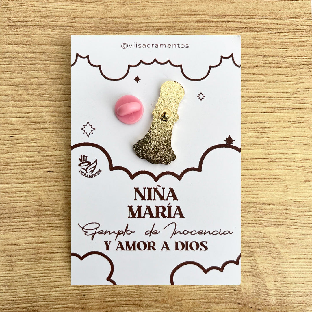Child Mary enamel pin kawaii style VII Sacramentos niña María Catholic pin handmade resin coated 3.3 cm devotional jewelry