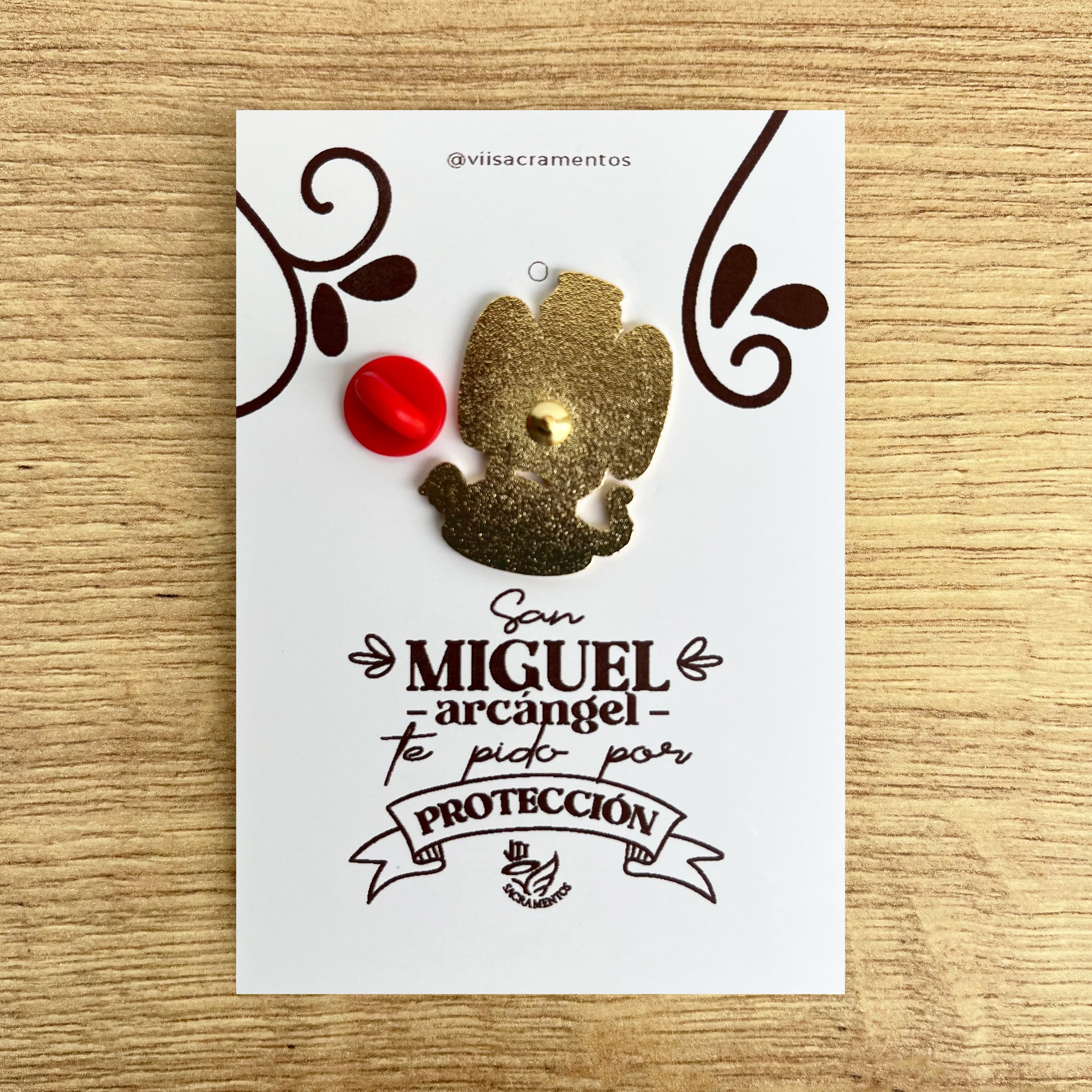 Archangel Michael enamel pin San Miguel Arcángel Catholic protection pin kawaii style VII Sacramentos handmade resin coated 3.3 cm devotional jewelry