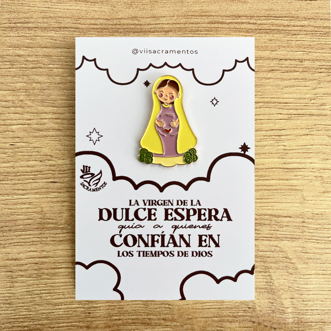 Our Lady of the Sweet Expectation enamel pin Virgen de la Dulce Espera Catholic maternity pin kawaii style VII Sacramentos handmade resin coated 3.2 cm devotional jewelry